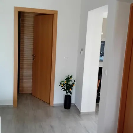 Sanja Apartment Vir