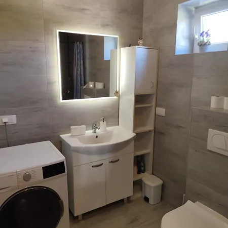 Sanja Apartment Vir