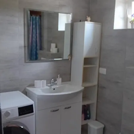 Sanja Apartment Vir
